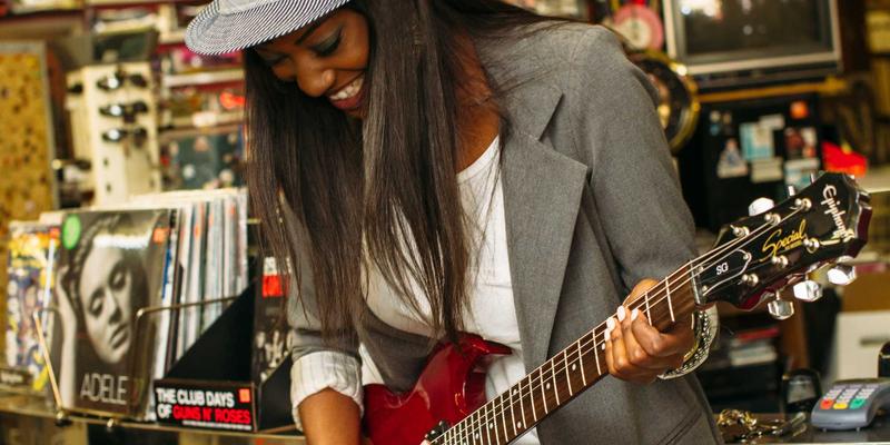 中国画艺术品交易指南：从水墨画鉴赏到市场价值评估